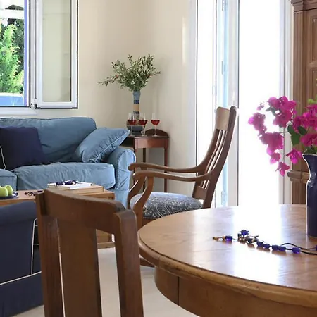 Two Greek Villas 니드리