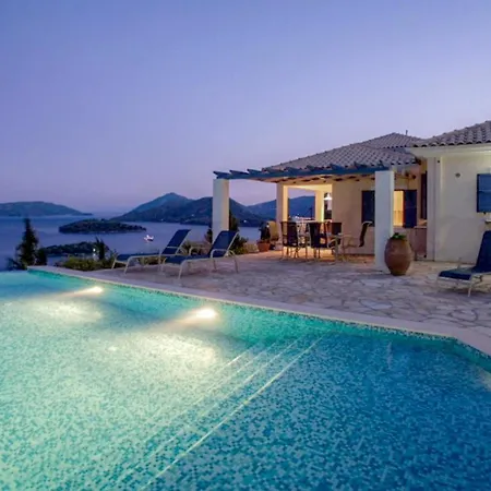 빌라 Two Greek Villas 니드리